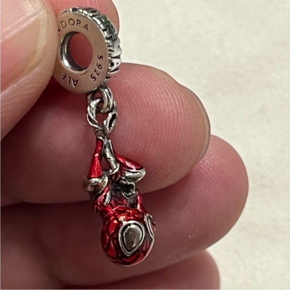 Pandora Spider-Man charm - Picture 3 of 12
